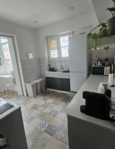 Homestay Solo Grande Con Balcon *