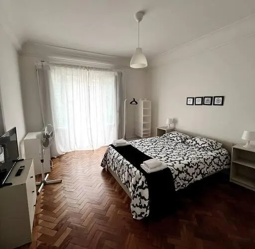 Homestay Solo Grande Con Balcon Lisbon
